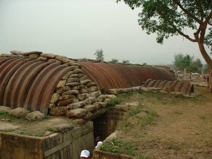 Tours of former battlefields - ảnh 1